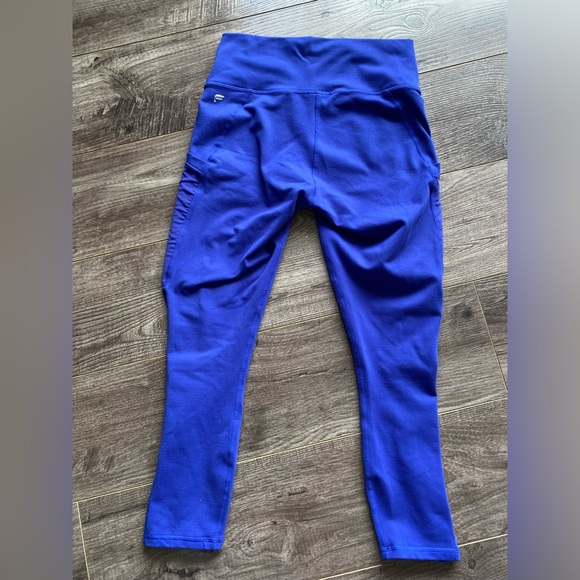 Fabletics Powerhold Royal Blue Cropped Leggings w/ mesh side cutout and pockets - Picture 5 of 8